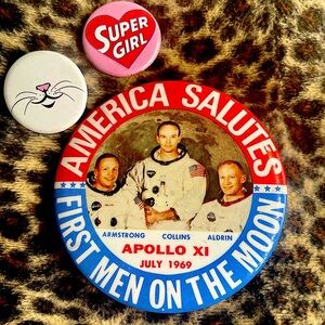 Vintage 1969 Apollo 11 moon landing button 🚀